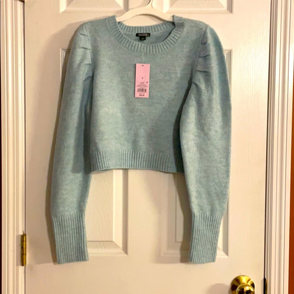 Cropped top blue sweater